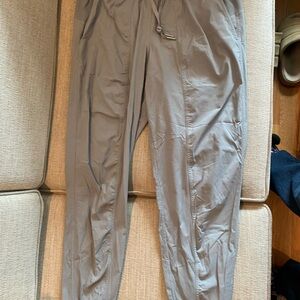 Womens Gray Pants Lululemon 2018 like new 8